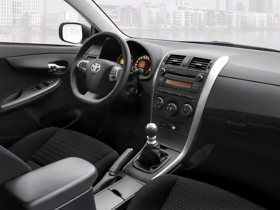  Toyota Corolla Sedan 2010 года  (фото 3 из 15)